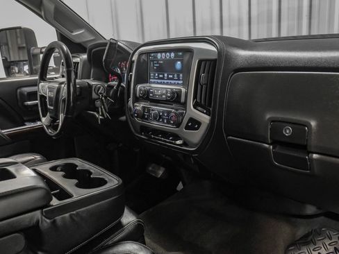 Used 2018 GMC Sierra 3500 SLE w/ SLE Preferred Package AWD/4WD image 12