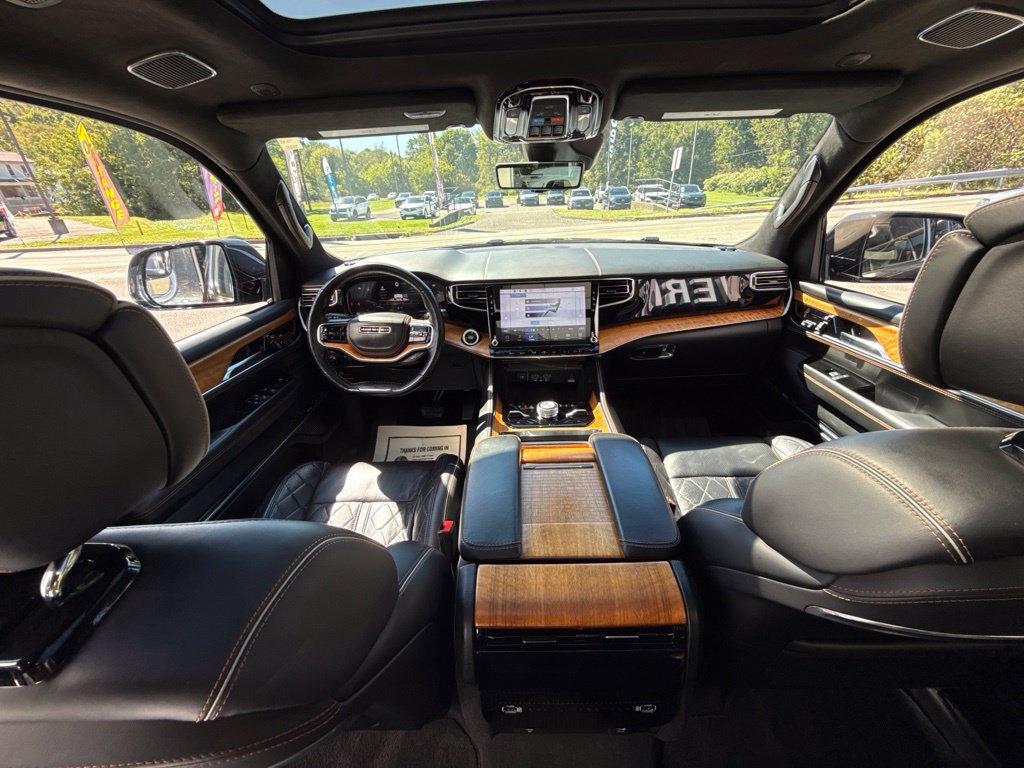 Used 2022 Jeep Grand Wagoneer Series III AWD/4WD image 12