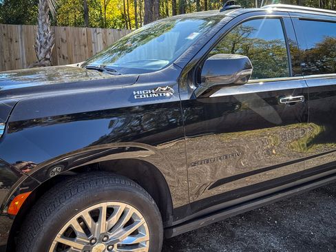 Used 2023 Chevrolet Suburban High Country image 4