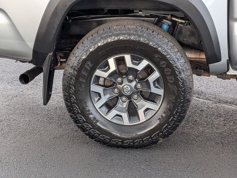 Certified 2022 Toyota Tacoma TRD Off-Road w/ Technology Package AWD/4WD image 12