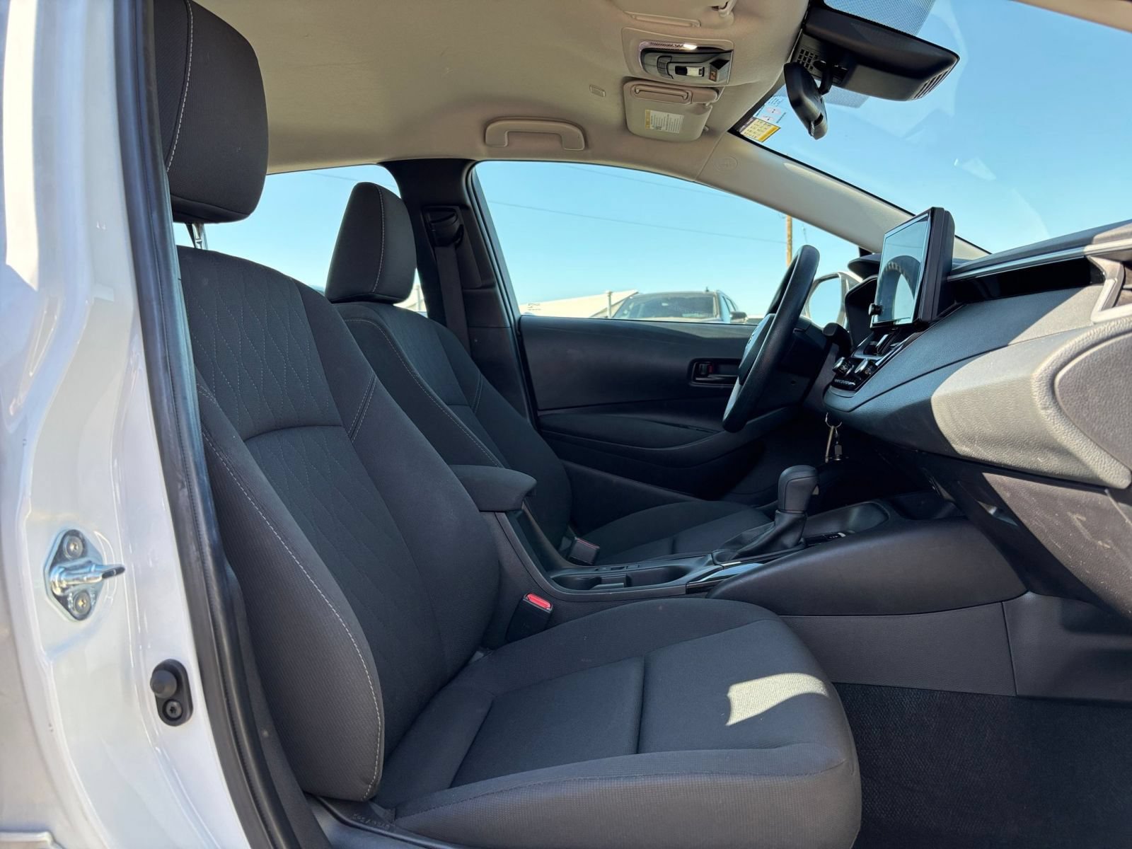 Used 2025 Toyota Corolla LE FWD image 33