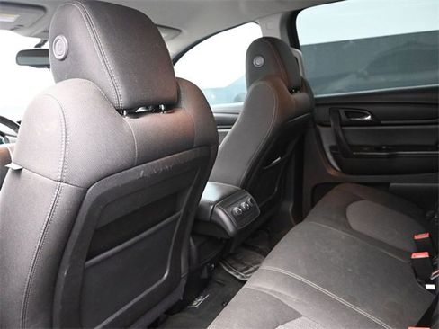 Used 2017 Chevrolet Traverse LT w/ Style and Technology Package image 10