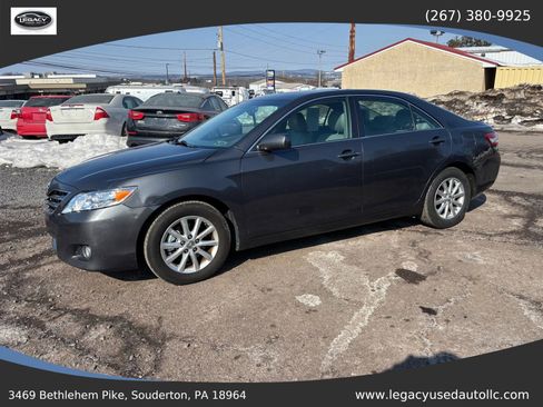 Used 2011 Toyota Camry XLE image 2