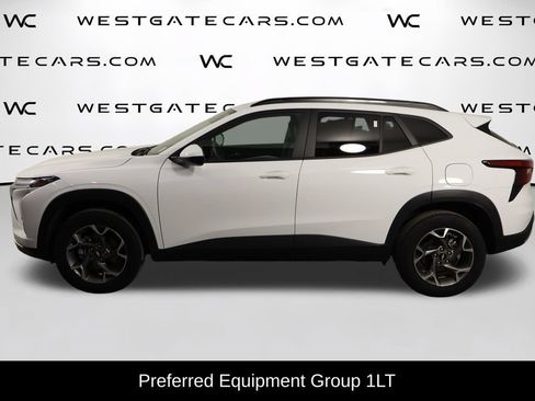 Used 2025 Chevrolet Trax LT FWD image 5