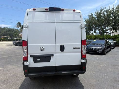 Used 2023 RAM ProMaster 3500 FWD image 4