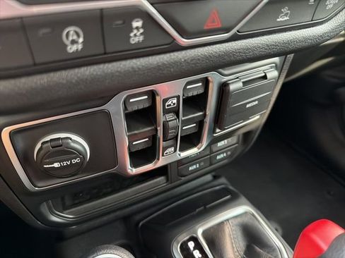 Used 2025 Jeep Gladiator Sport AWD/4WD image 18