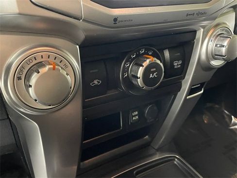 Used 2019 Toyota 4Runner SR5 Premium image 10