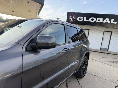 Used 2018 Jeep Grand Cherokee Altitude AWD/4WD image 20