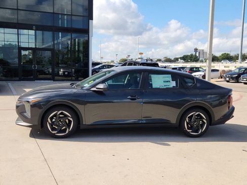 Certified 2025 Kia K4 EX image 3