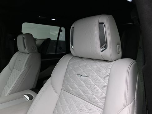 Used 2026 Cadillac Escalade V w/ LPO, ONYX Package AWD/4WD image 15