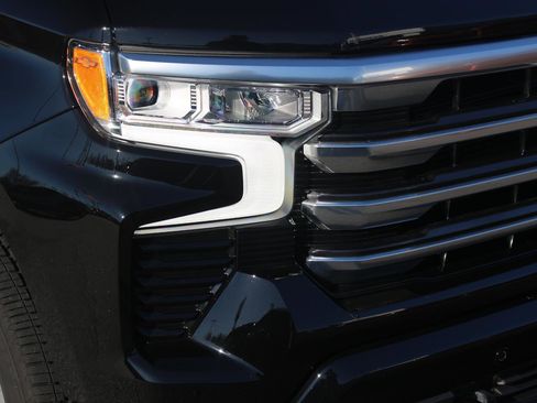 Used 2024 Chevrolet Silverado 1500 High Country w/ High Country Premium Package image 9