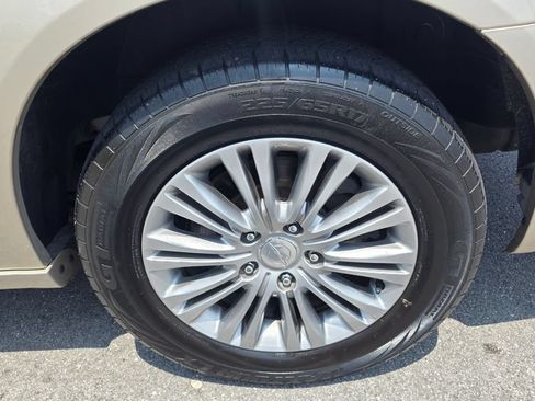 Used 2016 Chrysler Town & Country Touring-L FWD image 9