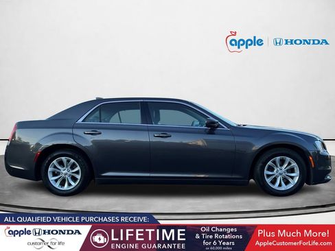 Used 2016 Chrysler 300 Limited RWD image 3