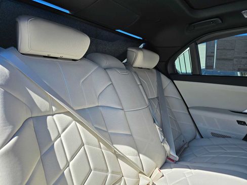 Used 2025 BMW 750e xDrive w/ Executive Package AWD/4WD image 15