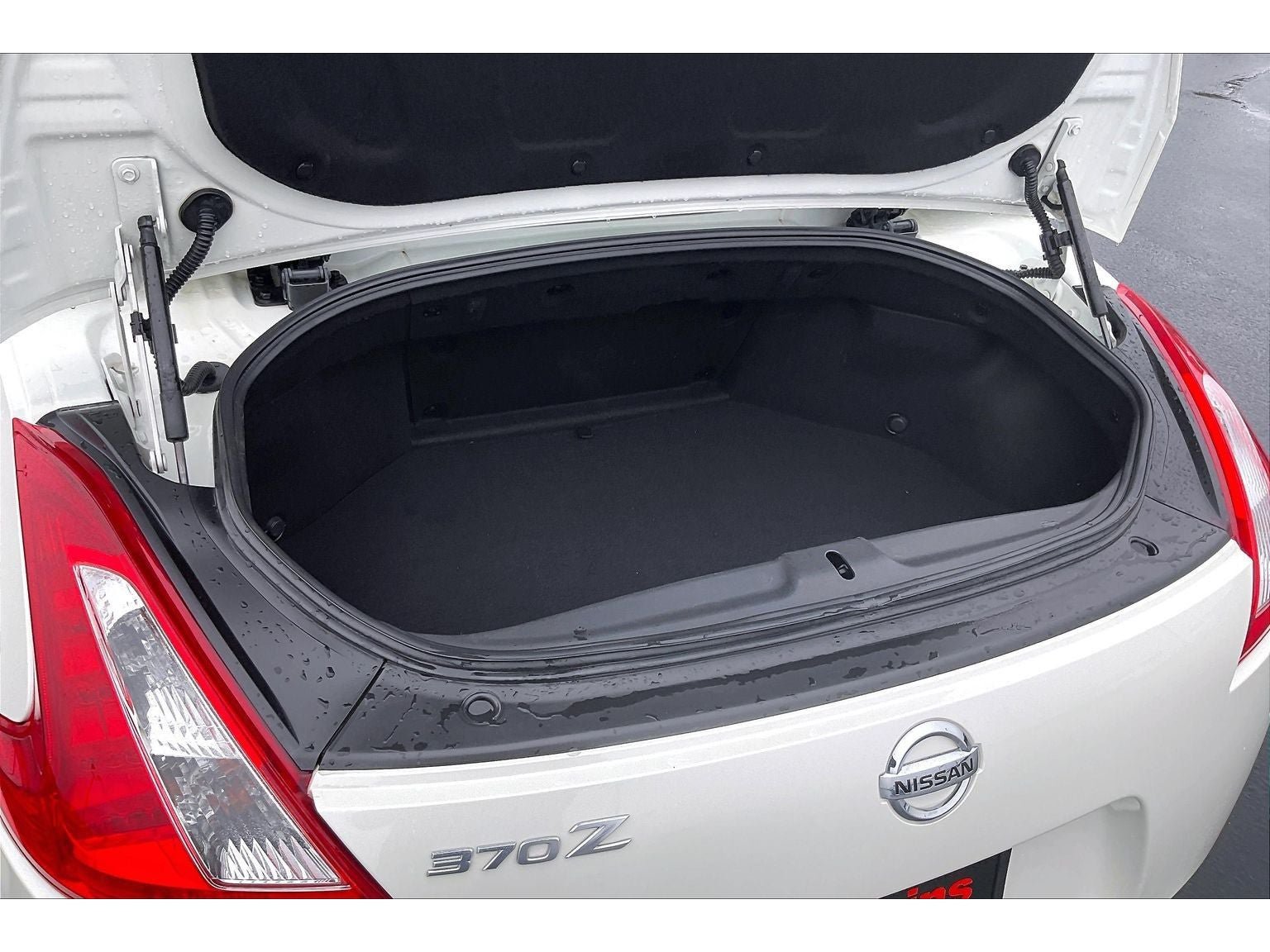 Used 2014 Nissan 370Z Touring w/ Sport Package RWD image 9