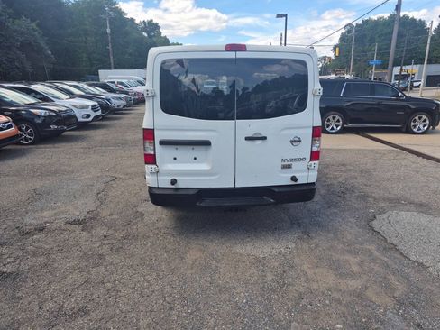 Used 2016 Nissan NV 2500 SV w/ Back Door Glass Package RWD image 4