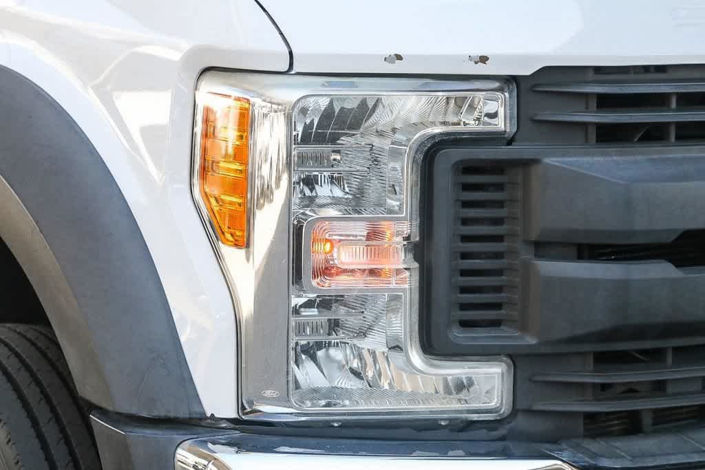 Used 2017 Ford F550 2WD Crew Cab Super Duty image 4