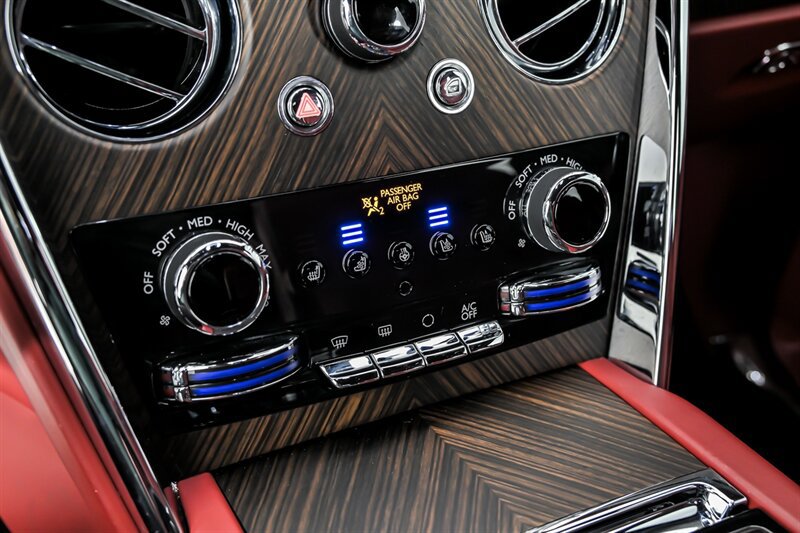 Used 2023 Rolls-Royce Cullinan w/ Leather Finishing Pack AWD/4WD image 36
