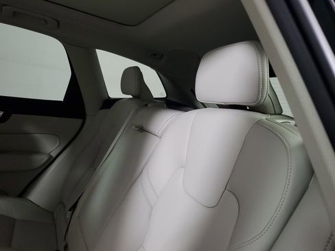 Certified 2023 Volvo XC60 B5 Plus w/ Climate Package FWD image 15