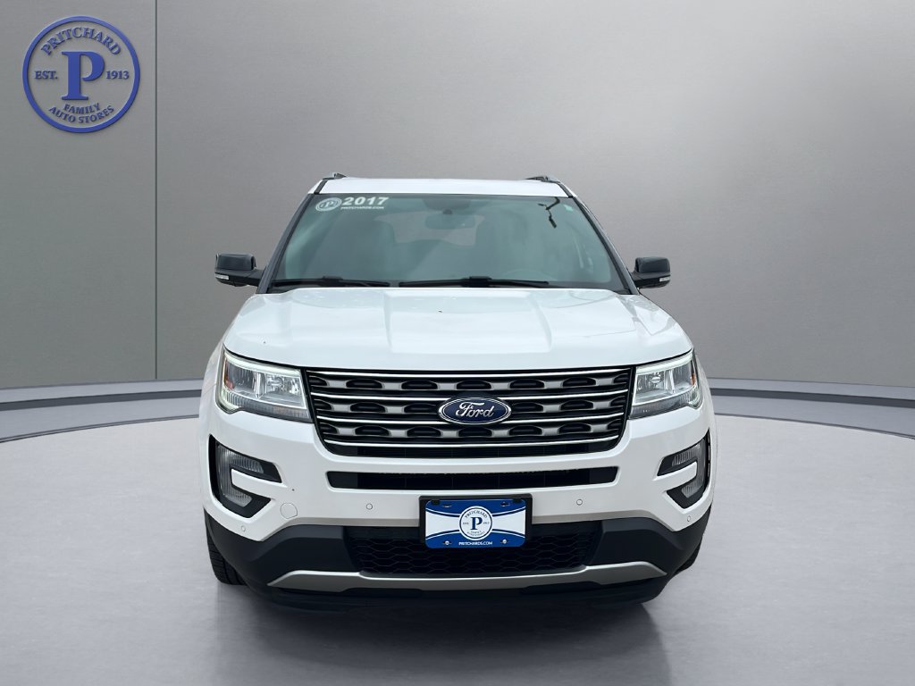 Used 2017 Ford Explorer XLT w/ Equipment Group 202A AWD/4WD image 2