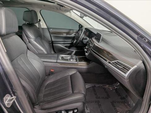 Used 2020 BMW 740i image 24