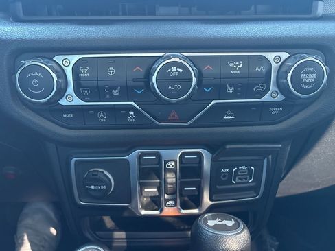 Used 2024 Jeep Wrangler Sport S image 29