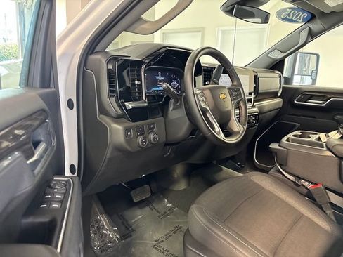 Used 2025 Chevrolet Silverado 2500 LT w/ Convenience Package AWD/4WD image 7