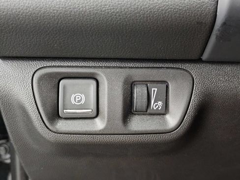 Used 2023 GMC Acadia SLE FWD image 32