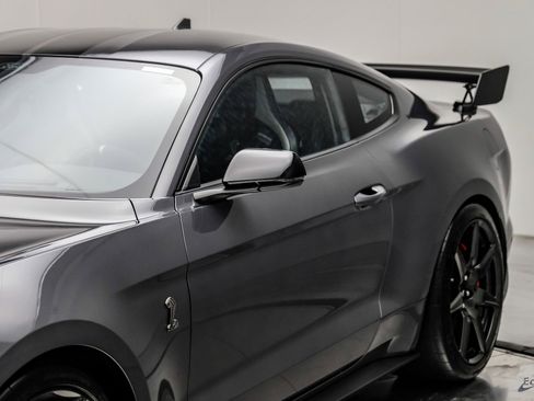 Used 2021 Ford Mustang Shelby GT500 w/ Carbon Fiber Track Pack RWD image 29