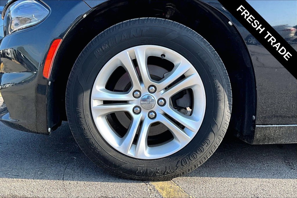 Used 2019 Dodge Charger SXT RWD image 32