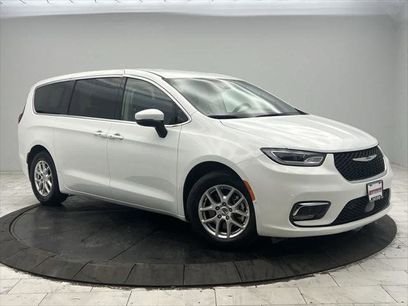 Certified 2023 Chrysler Pacifica Touring-L