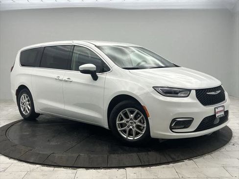 Certified 2023 Chrysler Pacifica Touring-L FWD image 1
