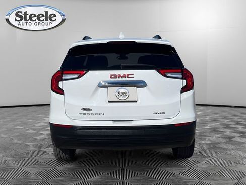 Used 2023 GMC Terrain SLE w/ Driver Convenience Package image 4