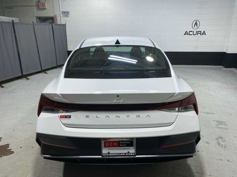 Used 2024 Hyundai Elantra SEL FWD image 5