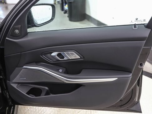 Used 2025 BMW 330i xDrive Sedan w/ Premium Package image 29