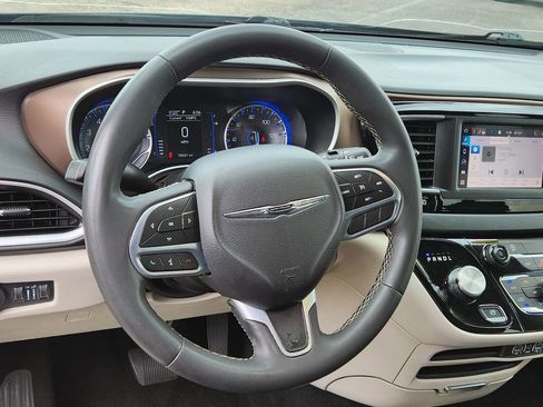 Used 2023 Chrysler Voyager LX FWD image 12