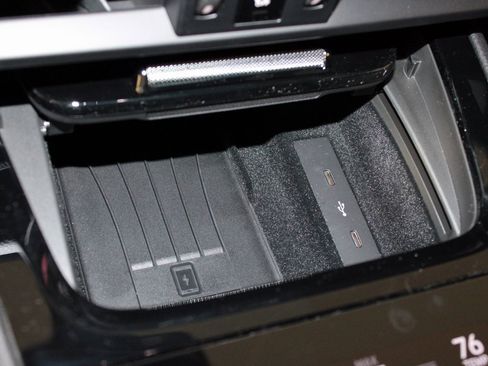 Used 2025 Porsche Cayenne Coupe image 29