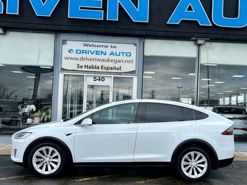 Used 2018 Tesla Model X 100D image 2