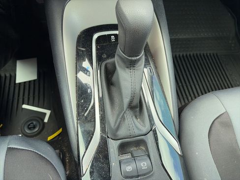 Used 2022 Toyota Corolla LE image 18