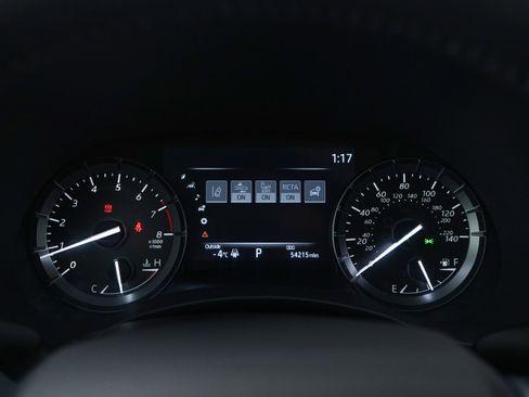 Used 2020 Toyota Highlander XLE image 28