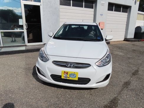 Used 2017 Hyundai Accent SE FWD image 2