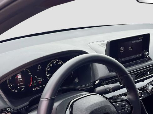 Used 2025 Honda Civic Sport image 9