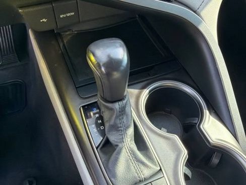 Used 2022 Toyota Camry SE FWD image 19