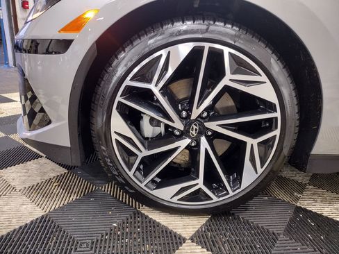 Certified 2025 Hyundai Ioniq 6 SEL image 7