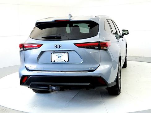 Used 2023 Toyota Highlander XLE AWD/4WD image 5