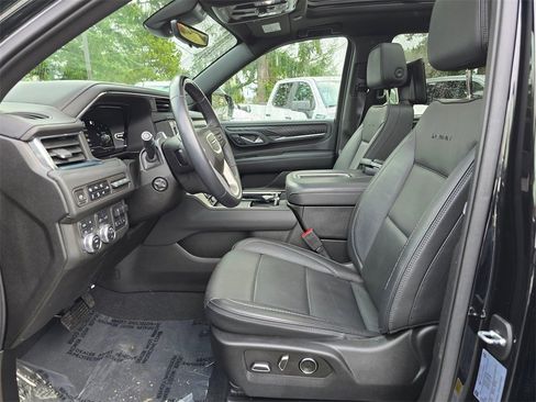 Used 2023 GMC Yukon XL Denali w/ Denali Reserve Package image 19