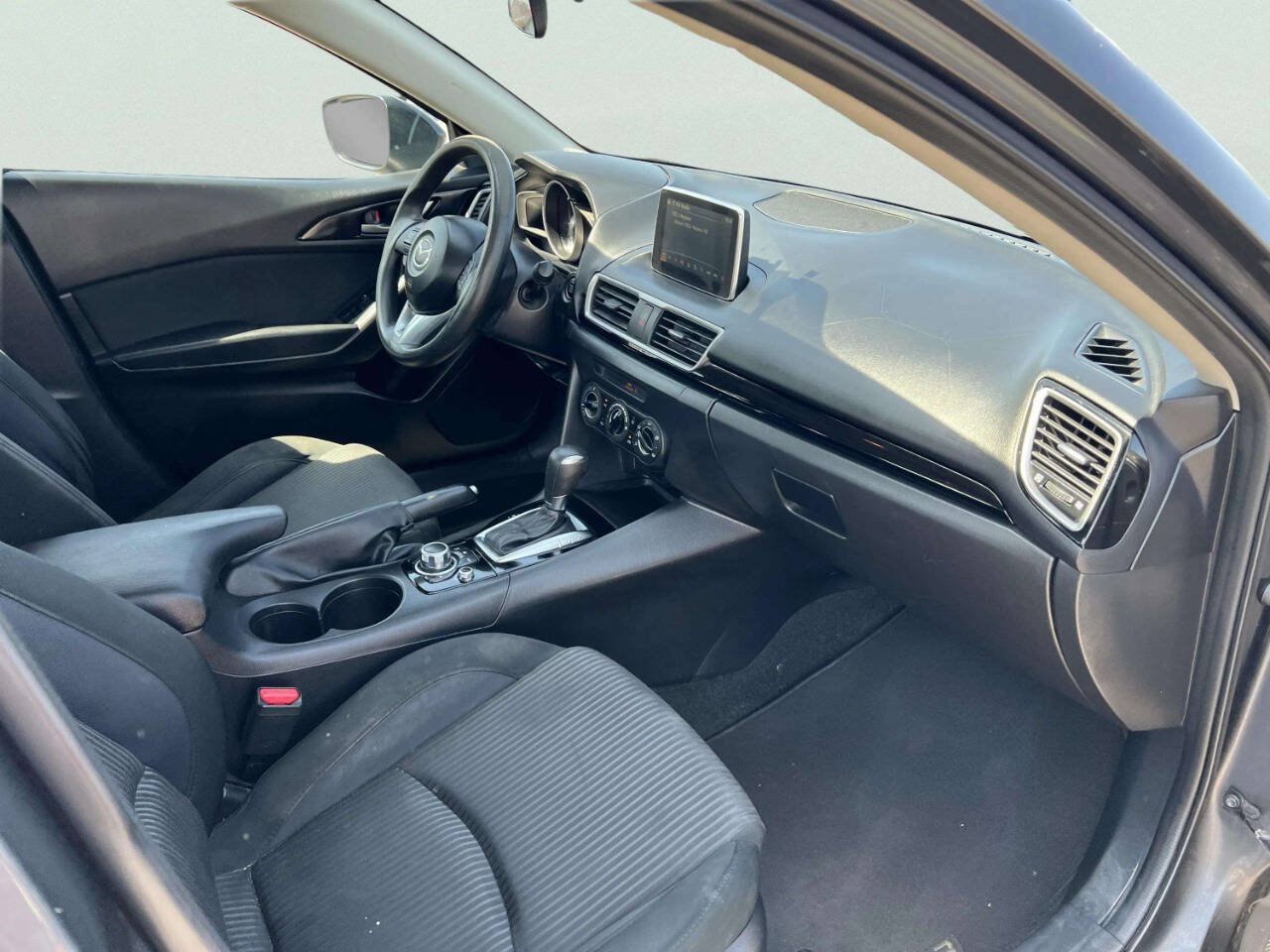 Used 2016 MAZDA MAZDA3 i Sport w/ Preferred Equipment Package FWD image 5