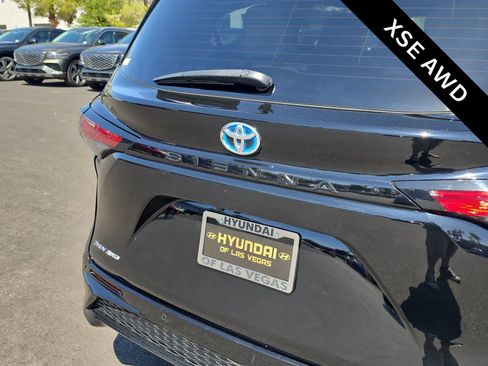 Used 2025 Toyota Sienna XSE AWD/4WD image 11