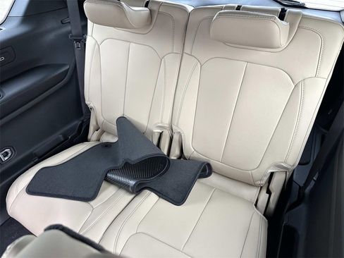 New 2025 Jeep Grand Cherokee L Limited image 10