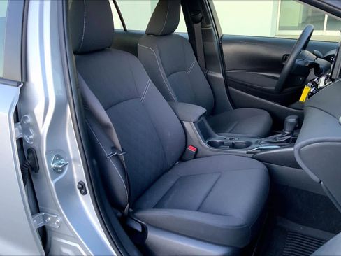 Used 2025 Toyota Corolla LE image 9
